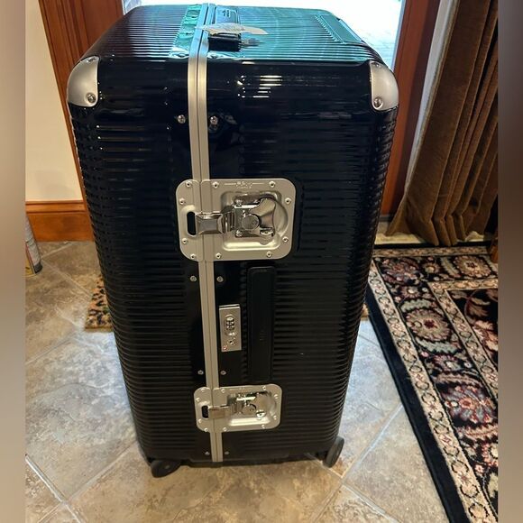 FPM Milano Bank light polycarbonate spinner suitcase made in Italy - Picture 1 of 16